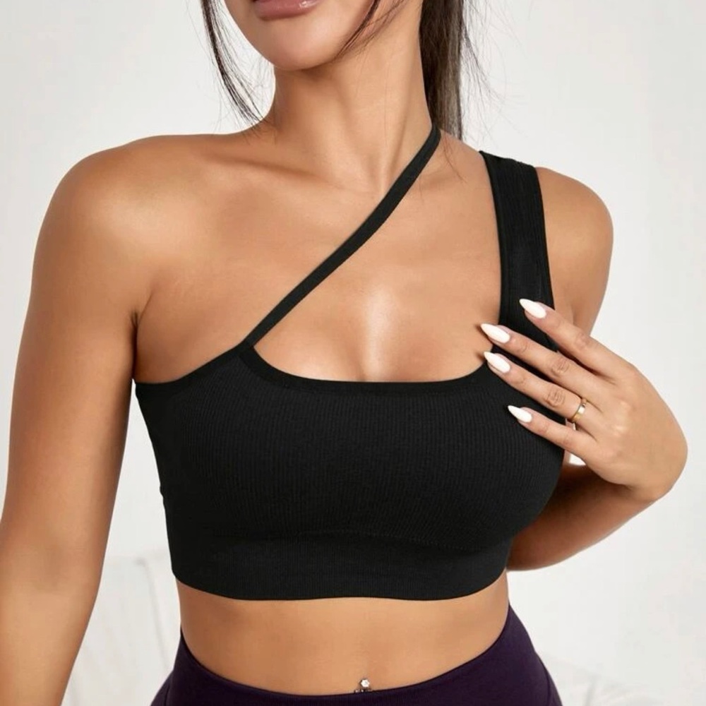 One shoulder crop top sports bra